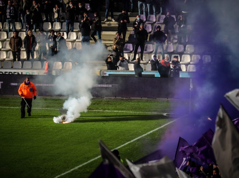 Royal Antwerp: Den derby van ’t Stad leidt tot bizarre taferelen