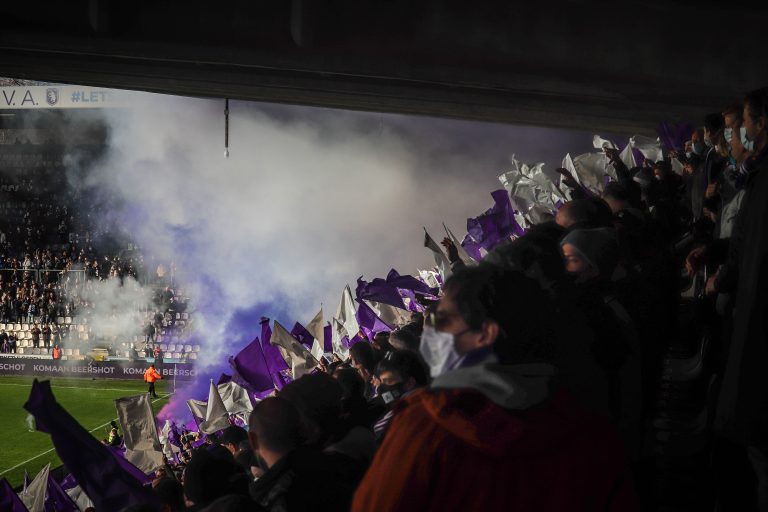 Royal Antwerp: Den derby van ’t Stad leidt tot bizarre taferelen