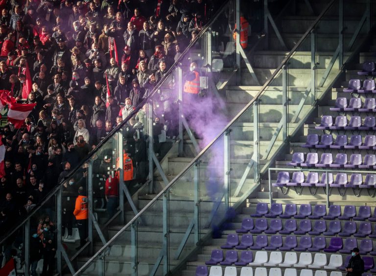 Royal Antwerp: Den derby van ’t Stad leidt tot bizarre taferelen