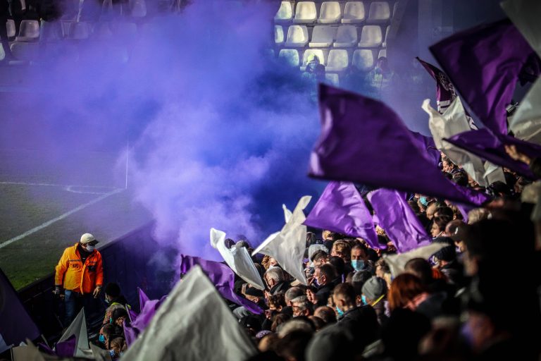 Royal Antwerp: Den derby van ’t Stad leidt tot bizarre taferelen