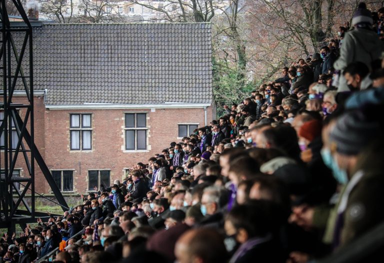 Royal Antwerp: Den derby van ’t Stad leidt tot bizarre taferelen