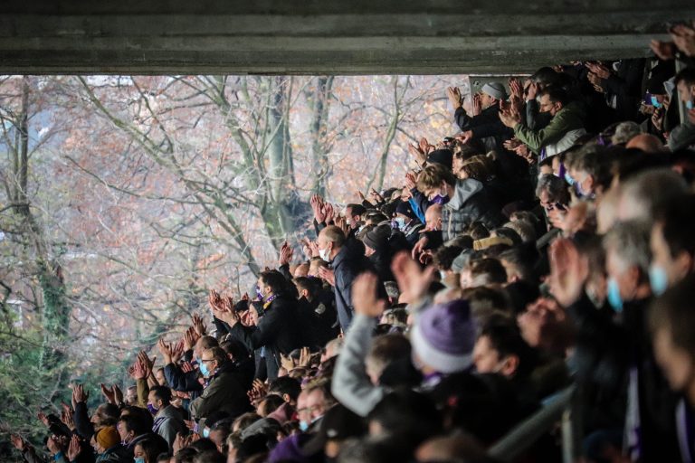 Royal Antwerp: Den derby van ’t Stad leidt tot bizarre taferelen