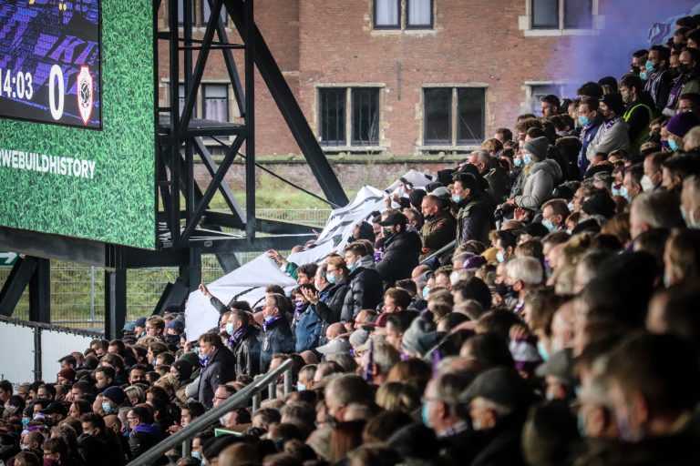 Royal Antwerp: Den derby van ’t Stad leidt tot bizarre taferelen