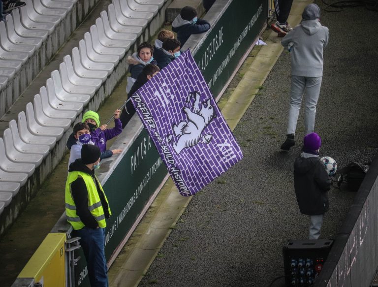 Royal Antwerp: Den derby van ’t Stad leidt tot bizarre taferelen