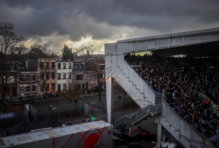Royal Antwerp: Den derby van ’t Stad leidt tot bizarre taferelen