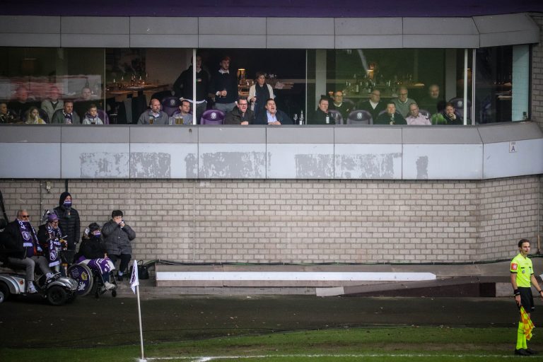 Royal Antwerp: Den derby van ’t Stad leidt tot bizarre taferelen