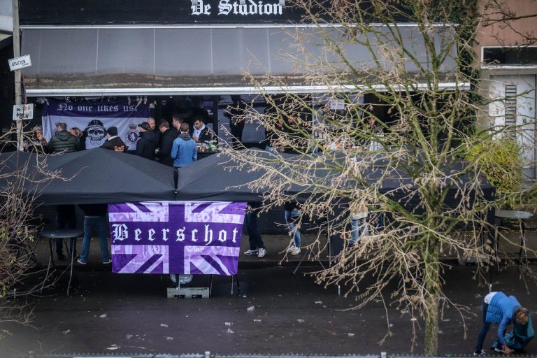 Royal Antwerp: Den derby van ’t Stad leidt tot bizarre taferelen