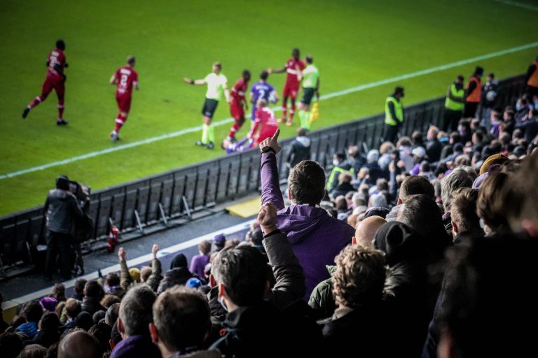 Royal Antwerp: Den derby van ’t Stad leidt tot bizarre taferelen