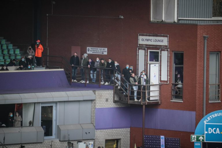 Royal Antwerp: Den derby van ’t Stad leidt tot bizarre taferelen