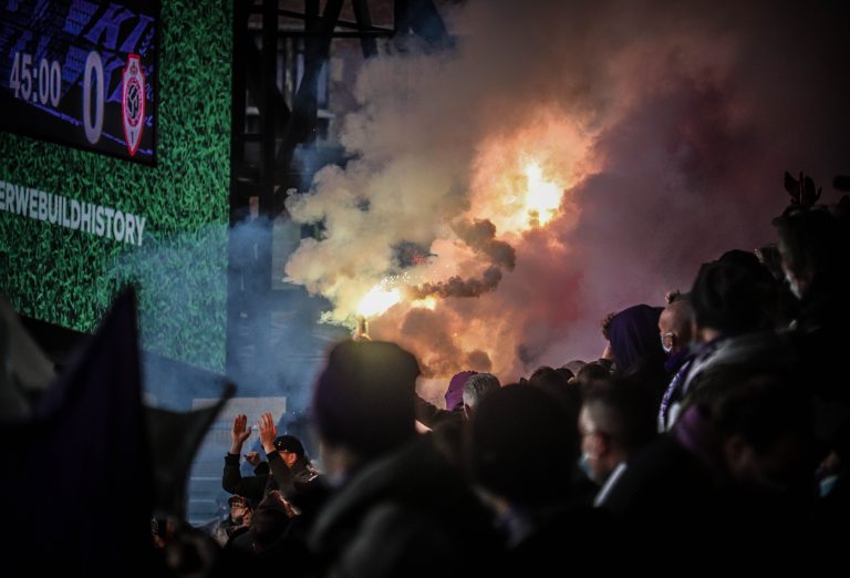 Royal Antwerp: Den derby van ’t Stad leidt tot bizarre taferelen
