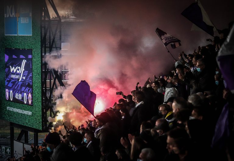 Royal Antwerp: Den derby van ’t Stad leidt tot bizarre taferelen