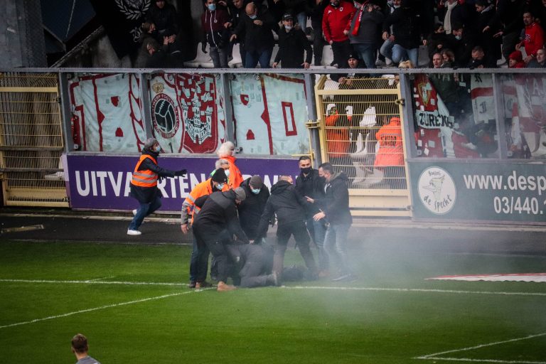 Royal Antwerp: Den derby van ’t Stad leidt tot bizarre taferelen
