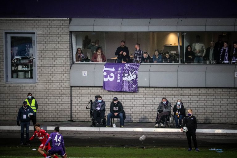Royal Antwerp: Den derby van ’t Stad leidt tot bizarre taferelen