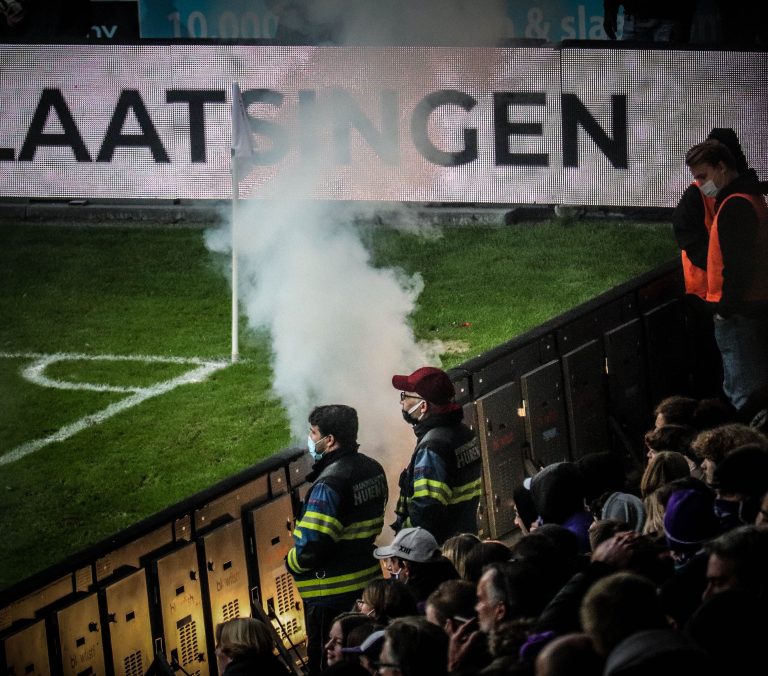 Royal Antwerp: Den derby van ’t Stad leidt tot bizarre taferelen