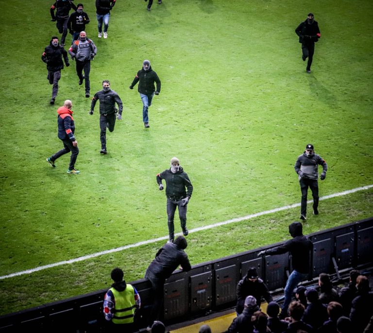 Royal Antwerp: Den derby van ’t Stad leidt tot bizarre taferelen