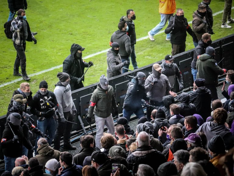 Royal Antwerp: Den derby van ’t Stad leidt tot bizarre taferelen