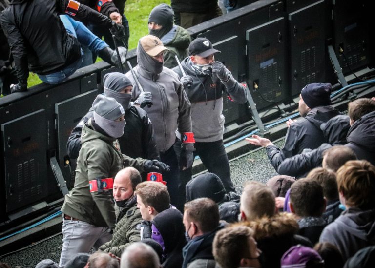 Royal Antwerp: Den derby van ’t Stad leidt tot bizarre taferelen