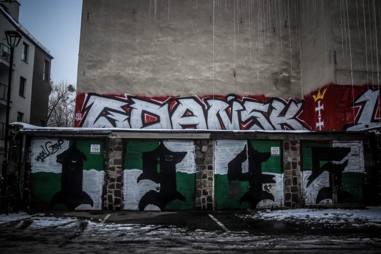 Ultras Lechia Gdansk tonen gruwelij spandoek tijden historisch weekend