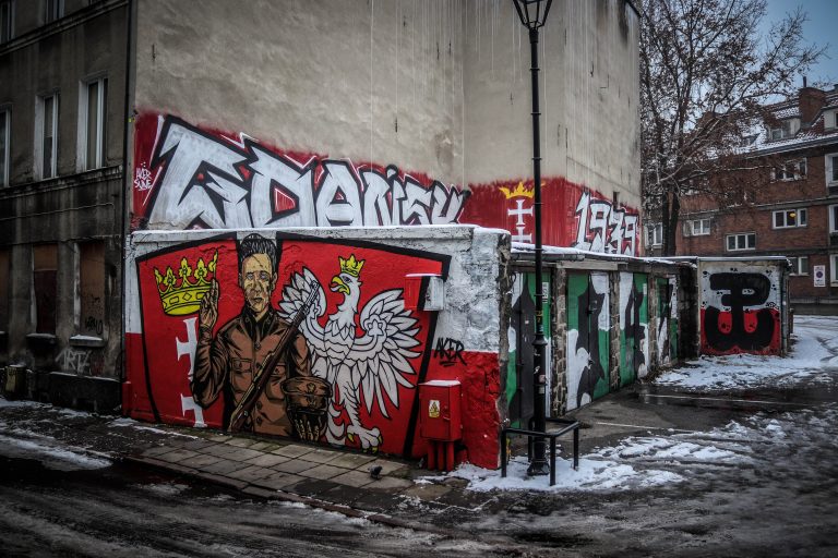 Ultras Lechia Gdansk tonen gruwelij spandoek tijden historisch weekend