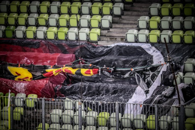 Ultras Lechia Gdansk tonen gruwelij spandoek tijden historisch weekend