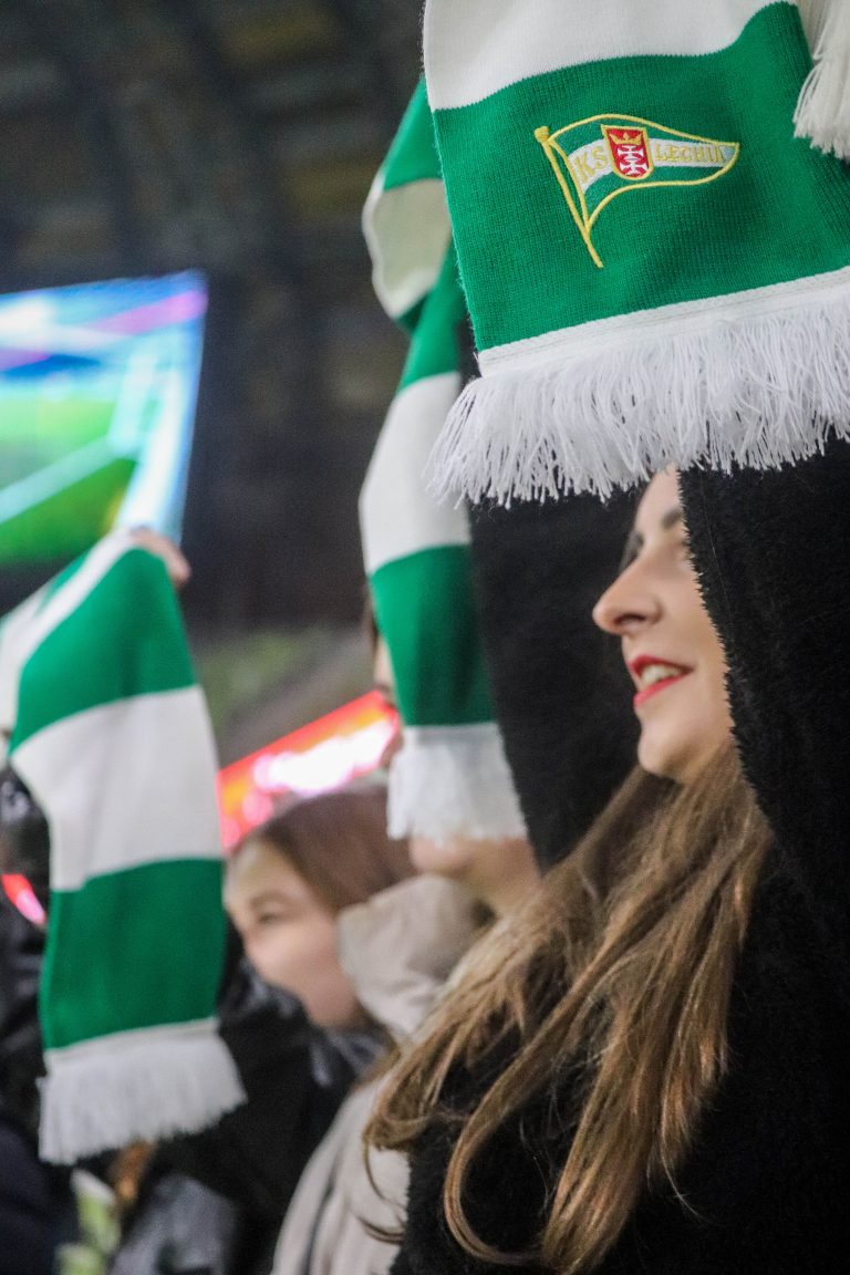 Ultras Lechia Gdansk tonen gruwelij spandoek tijden historisch weekend