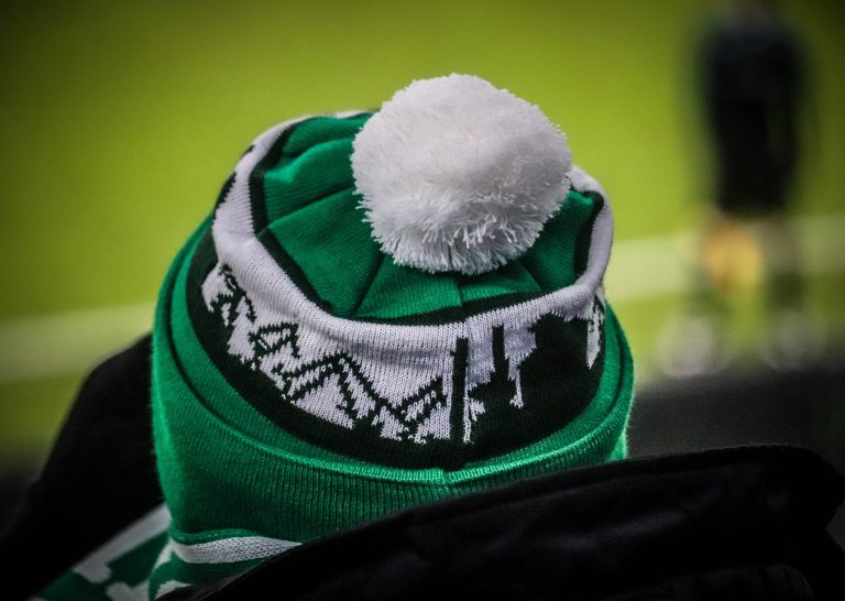 Ultras Lechia Gdansk tonen gruwelij spandoek tijden historisch weekend