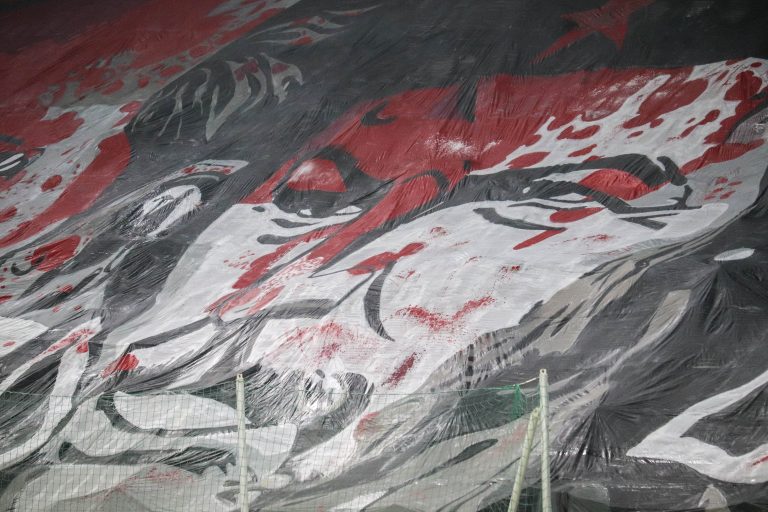 Ultras Lechia Gdansk tonen gruwelij spandoek tijden historisch weekend