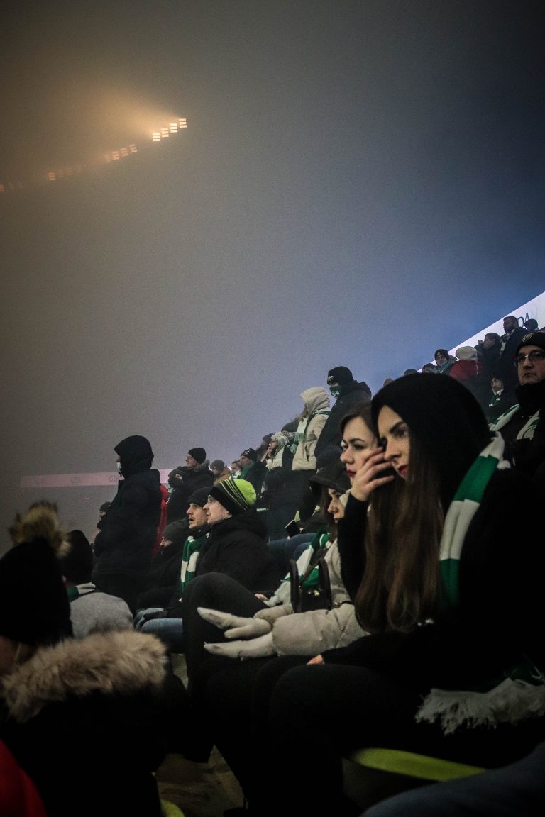 Ultras Lechia Gdansk tonen gruwelij spandoek tijden historisch weekend