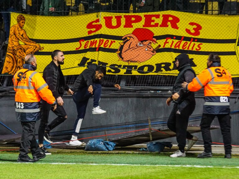 Aris FC 61