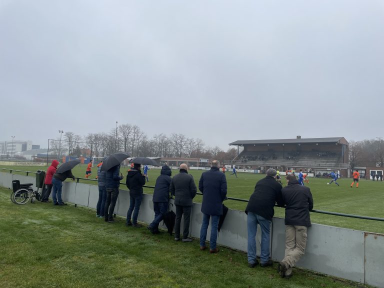 Winterse voetbalmiddag bij Lentezon
