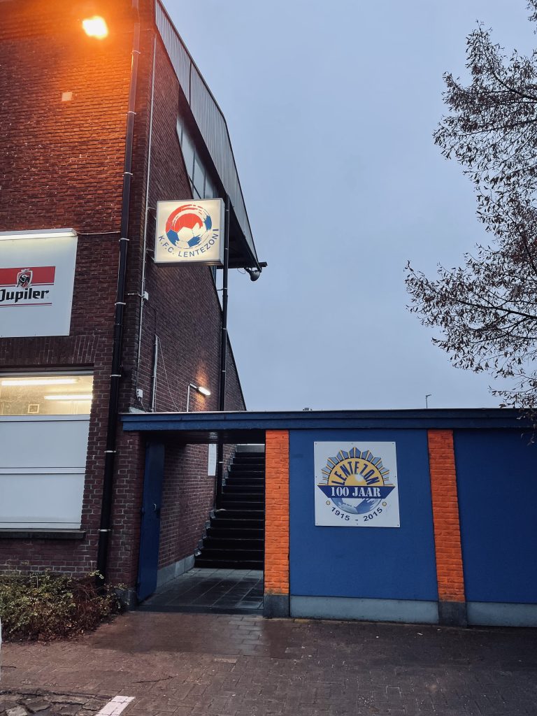 Winterse voetbalmiddag bij Lentezon