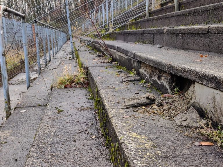 brokkelend beton
