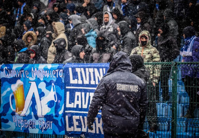 Unieke Sofiaderby: sneeuw, vechtvoetbal en geluidsgeweld