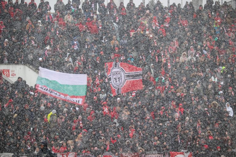 Unieke Sofiaderby: sneeuw, vechtvoetbal en geluidsgeweld