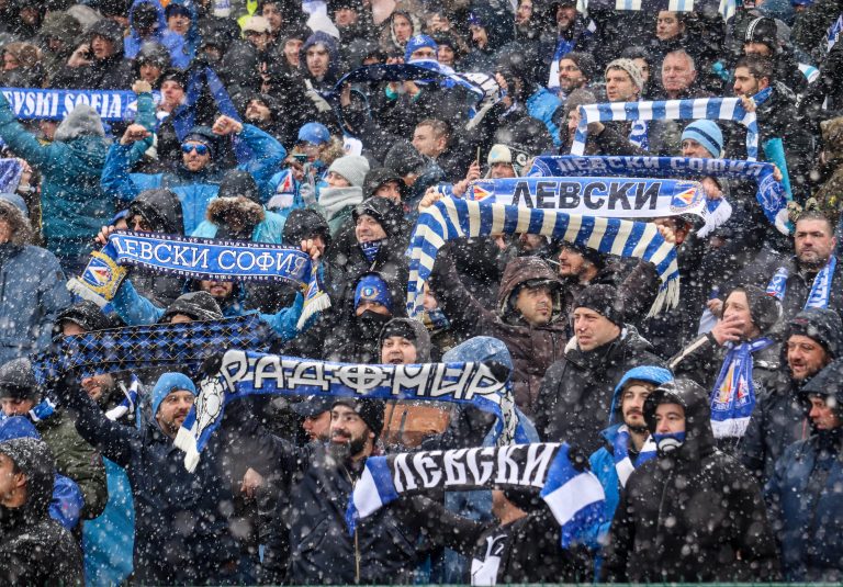 Unieke Sofiaderby: sneeuw, vechtvoetbal en geluidsgeweld