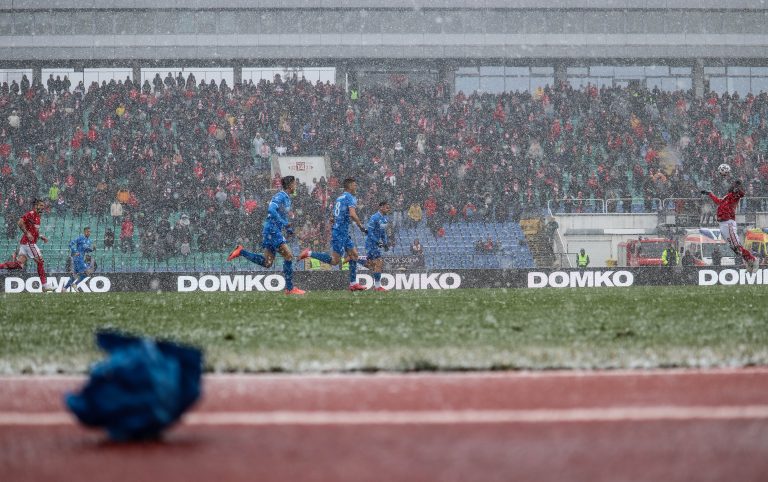 Unieke Sofiaderby: sneeuw, vechtvoetbal en geluidsgeweld