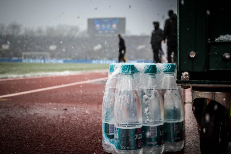 Unieke Sofiaderby: sneeuw, vechtvoetbal en geluidsgeweld
