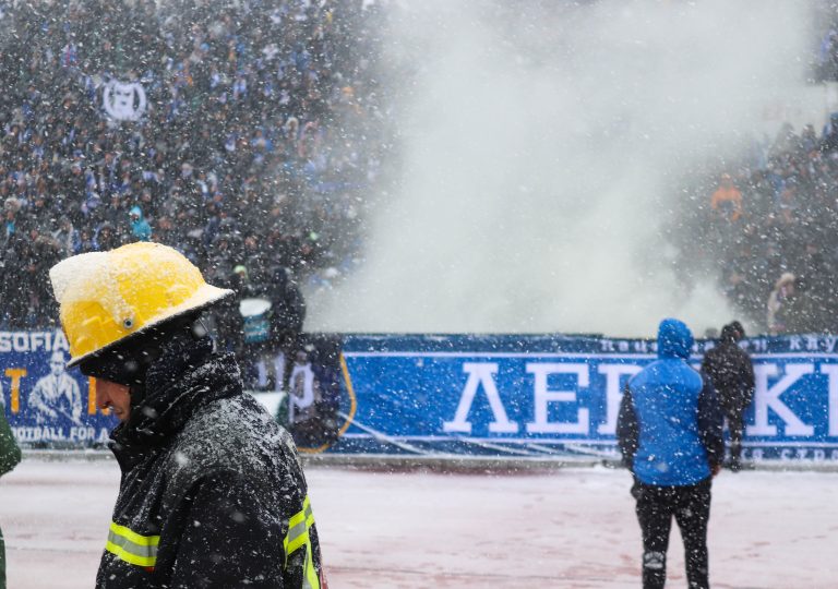 Unieke Sofiaderby: sneeuw, vechtvoetbal en geluidsgeweld