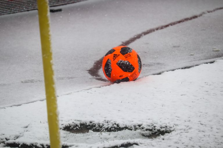 Unieke Sofiaderby: sneeuw, vechtvoetbal en geluidsgeweld