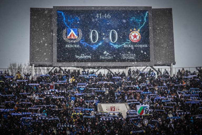 Unieke Sofiaderby: sneeuw, vechtvoetbal en geluidsgeweld