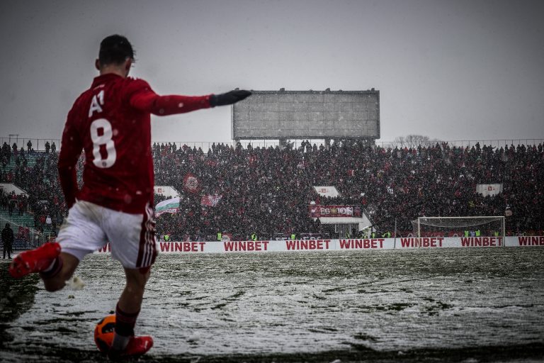Unieke Sofiaderby: sneeuw, vechtvoetbal en geluidsgeweld