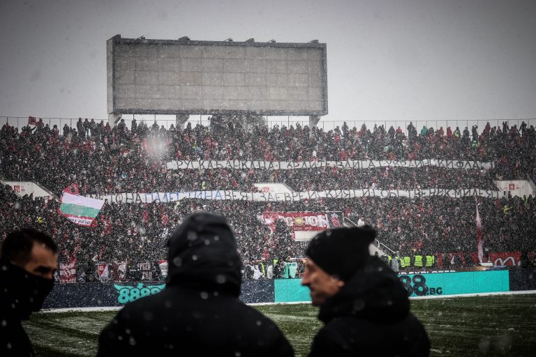 Unieke Sofiaderby: sneeuw, vechtvoetbal en geluidsgeweld