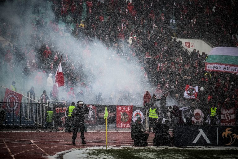 Unieke Sofiaderby: sneeuw, vechtvoetbal en geluidsgeweld