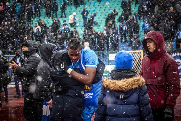 Unieke Sofiaderby: sneeuw, vechtvoetbal en geluidsgeweld