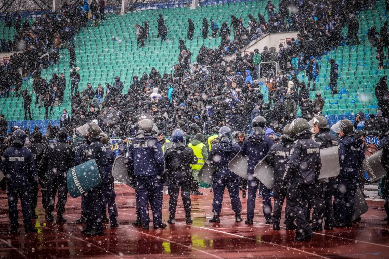Unieke Sofiaderby: sneeuw, vechtvoetbal en geluidsgeweld