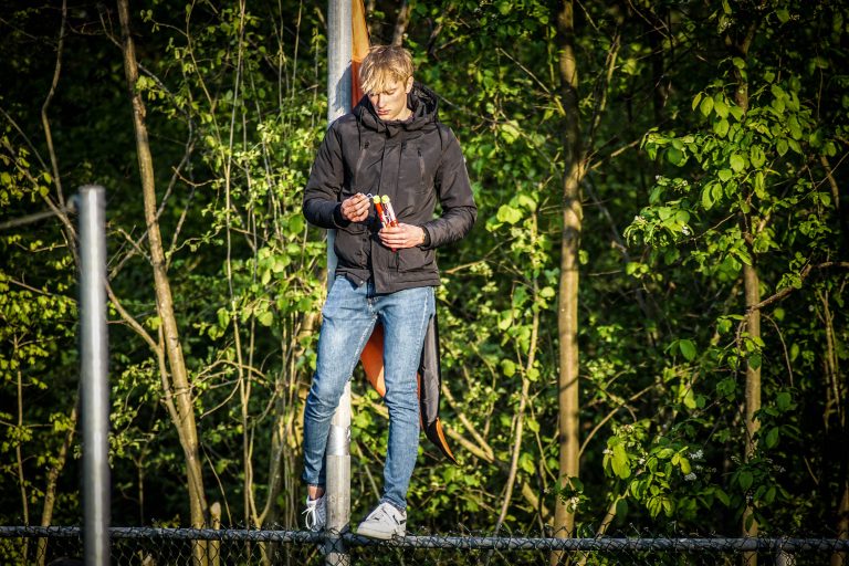 Ultras Eerbeek tegen Dieren Youth in doordeweekse derby