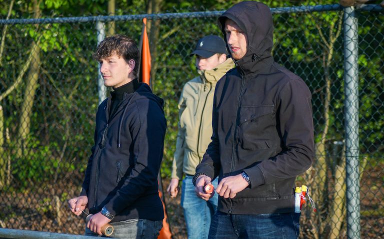 Ultras Eerbeek tegen Dieren Youth in doordeweekse derby