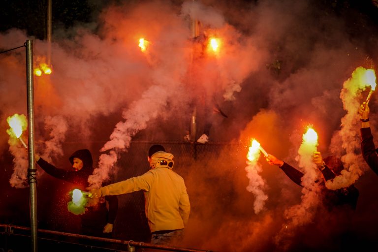 Ultras Eerbeek tegen Dieren Youth in doordeweekse derby