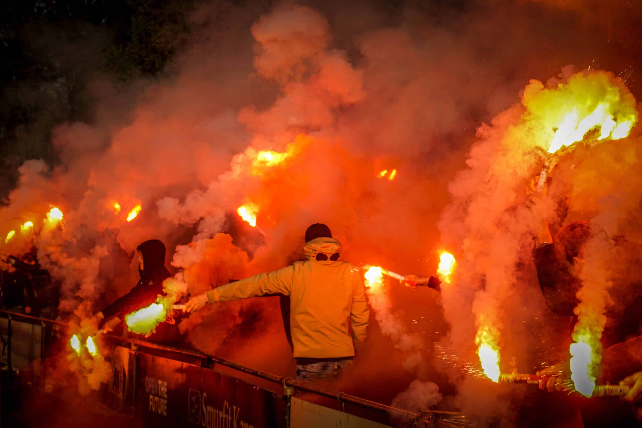 Ultras Eerbeek tegen Dieren Youth in doordeweekse derby