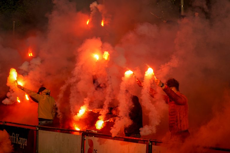 Ultras Eerbeek tegen Dieren Youth in doordeweekse derby